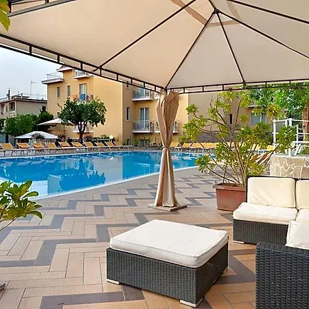Grand Parco Del Sole فندق سانتّانييلّو