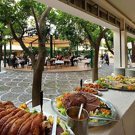 Grand Parco Del Sole 4* سانتّانييلّو